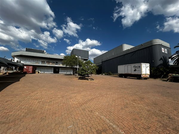 8 600  m² Industrial space