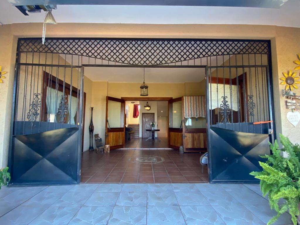 6 Bed House in Rietvlei View photo number 3