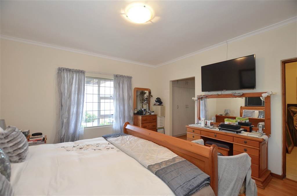 3 Bed House in Yzerfontein photo number 16