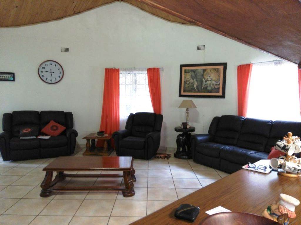3 Bed Townhouse in Umtentweni photo number 7