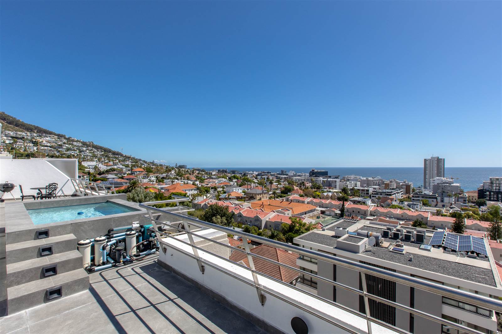 4 Bed Apartment in Fresnaye photo number 4