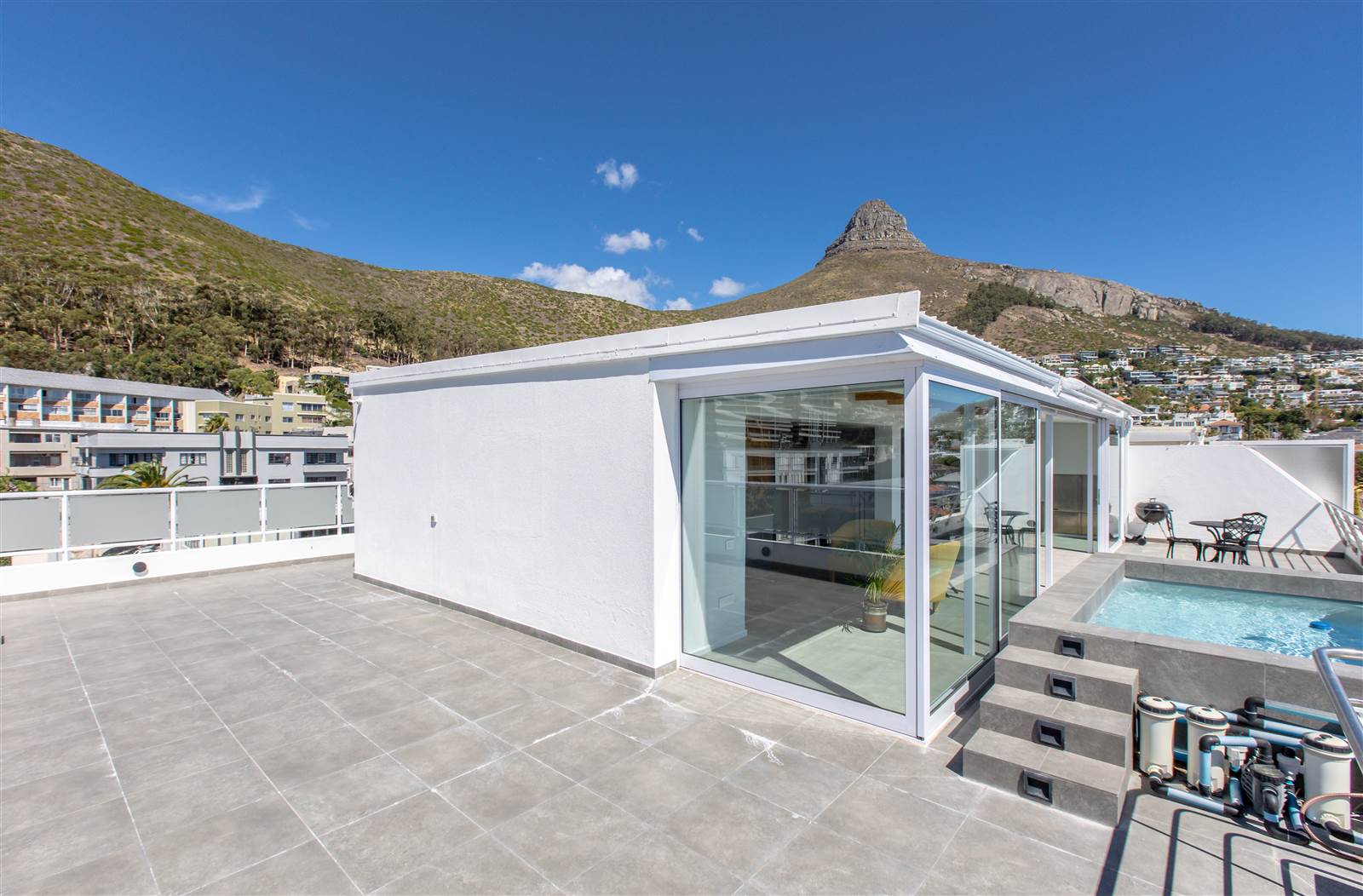 4 Bed Apartment in Fresnaye photo number 5