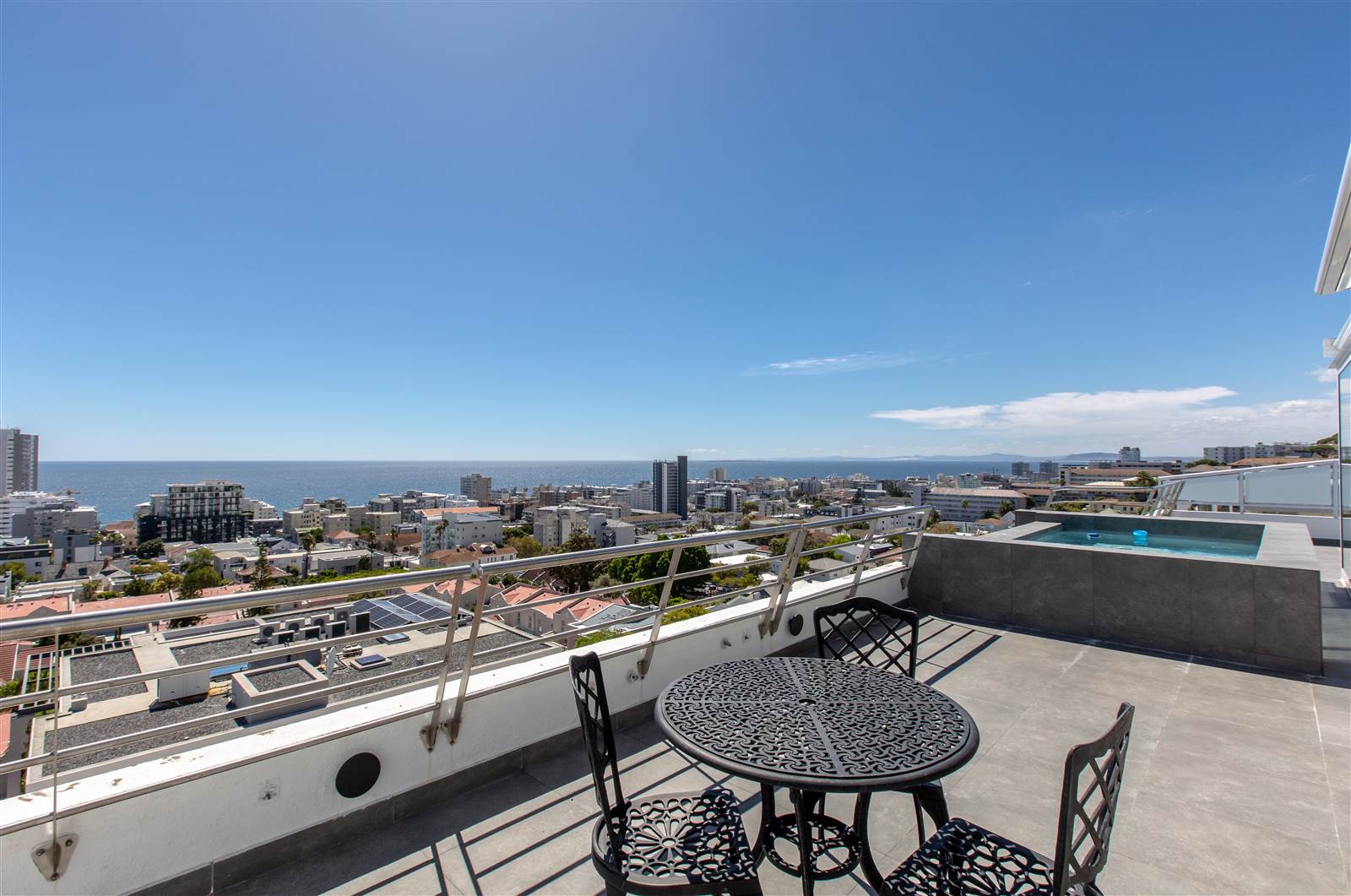 4 Bed Apartment in Fresnaye photo number 13