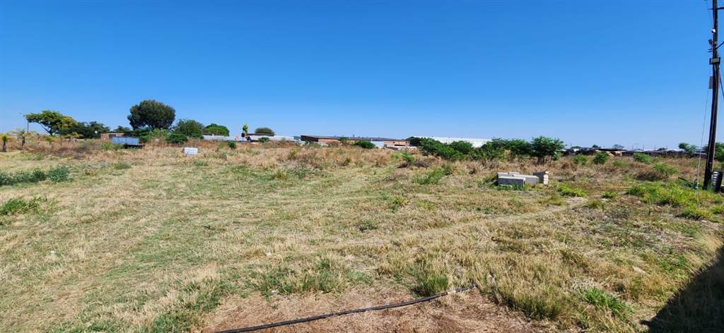 2.1 ha Land available in Derdepoort photo number 2