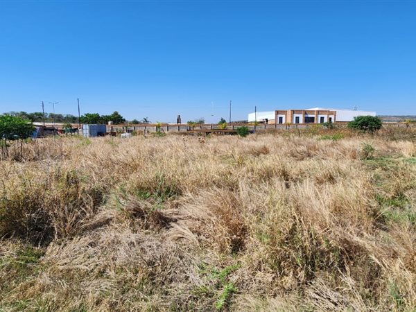 2.1 ha Land available in Derdepoort