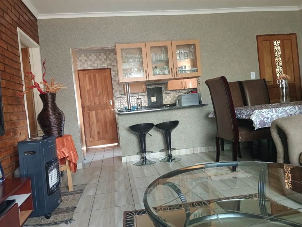 3 Bed House in Bronkhorstspruit photo number 6