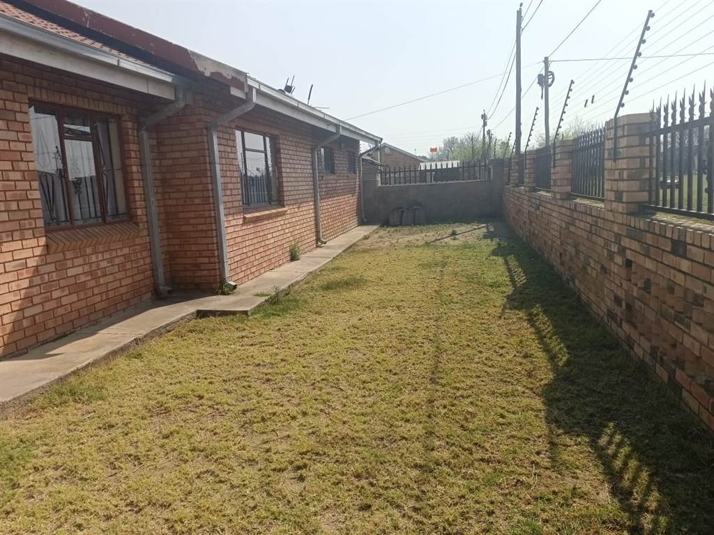 3 Bed House in Bronkhorstspruit photo number 21
