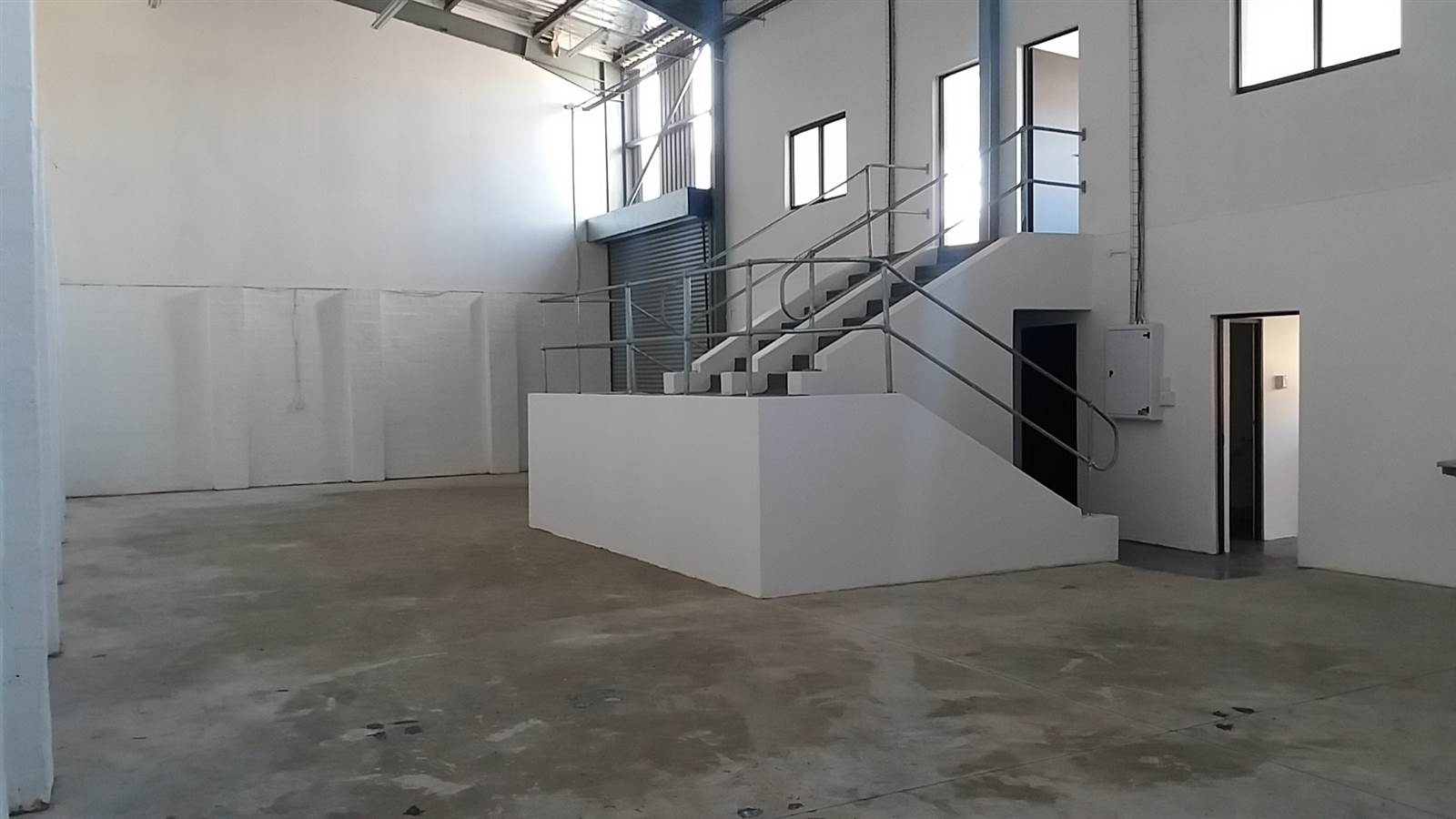360  m² Industrial space in Waterfall photo number 3