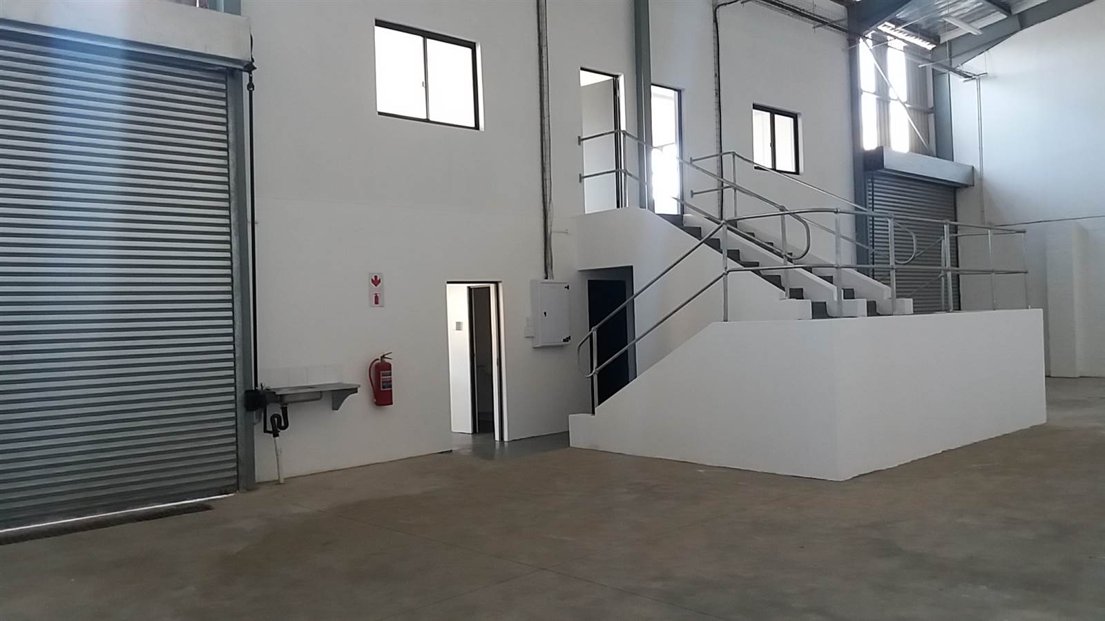 360  m² Industrial space in Waterfall photo number 2