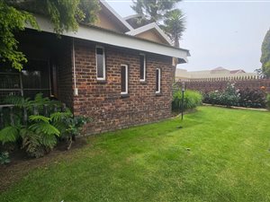 5 Bed House in Falcon Ridge
