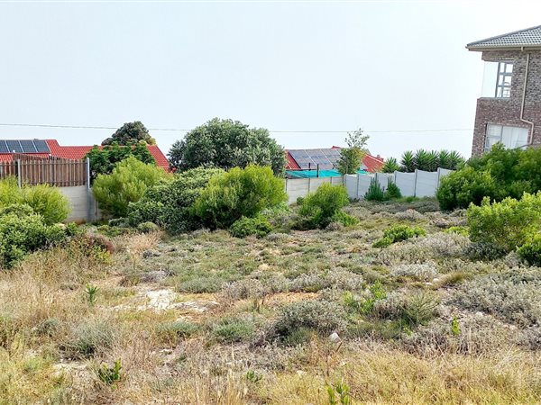 735 m² Land