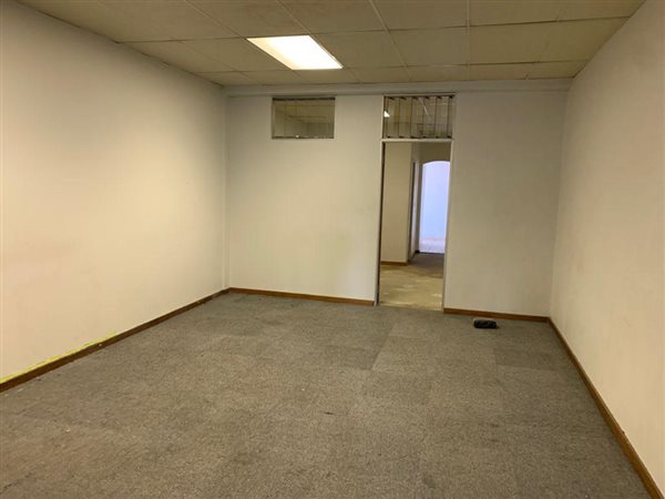 180  m² Commercial space