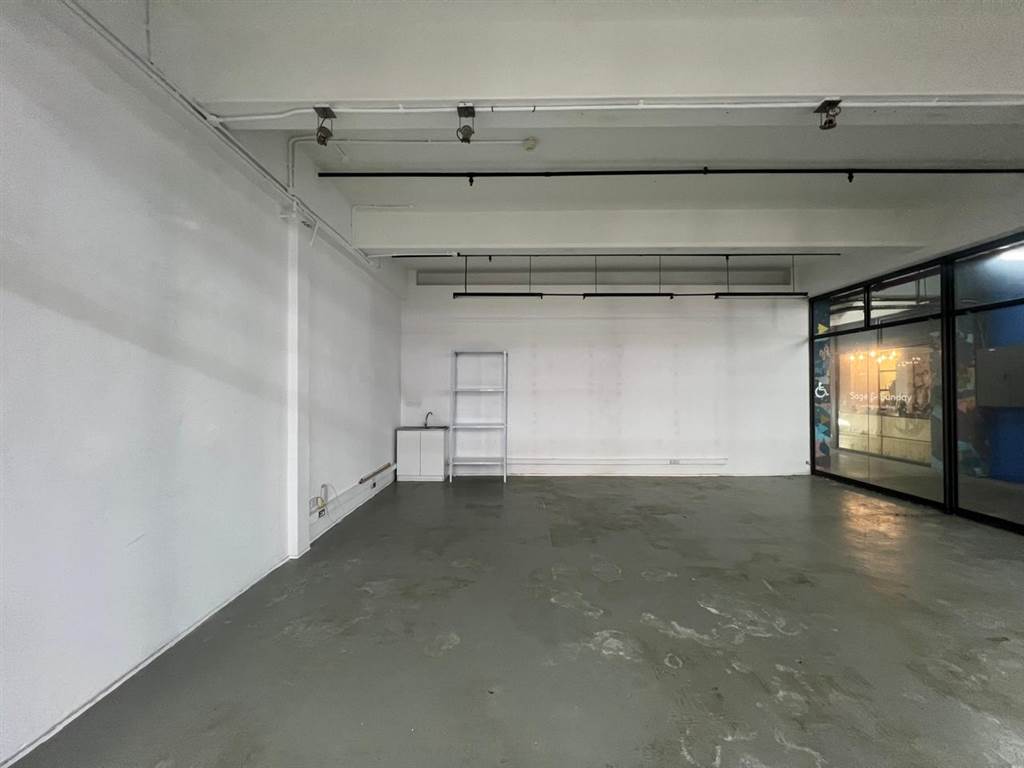 55  m² Retail Space in Woodstock photo number 5