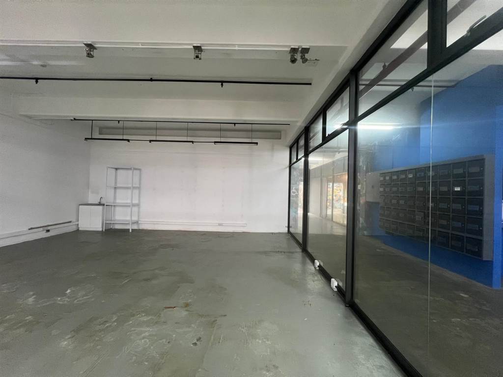 55  m² Retail Space in Woodstock photo number 4