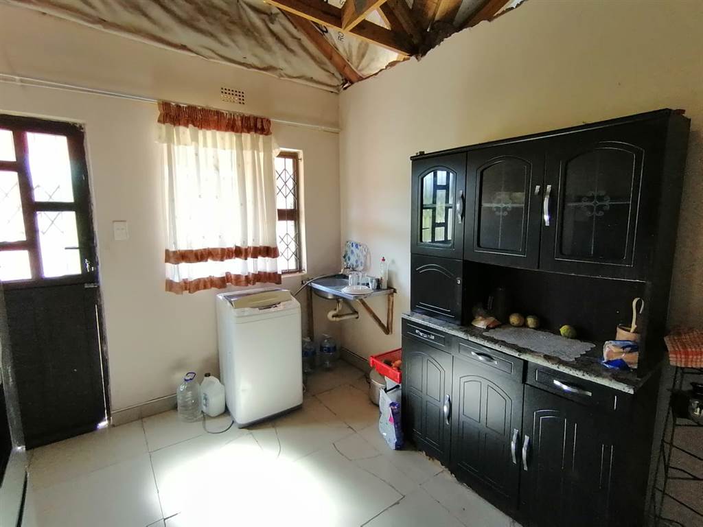 3 Bed House in Illovo Beach photo number 15