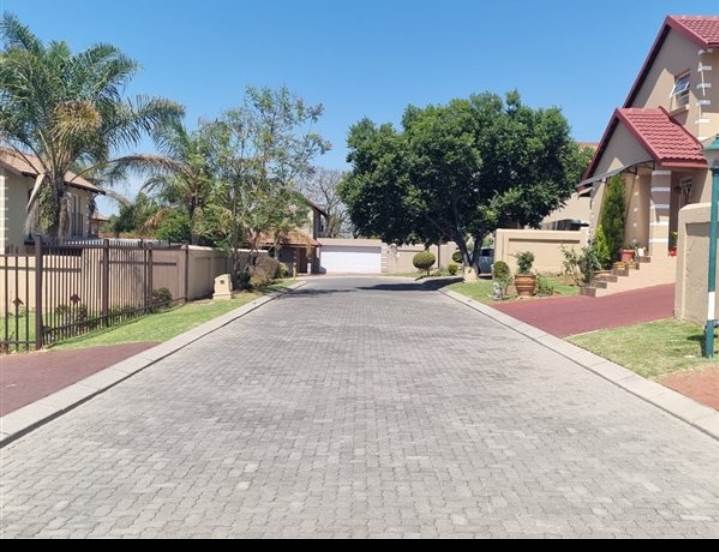 4 Bed House to rent in Halfway Gardens RR4216552 Private Property