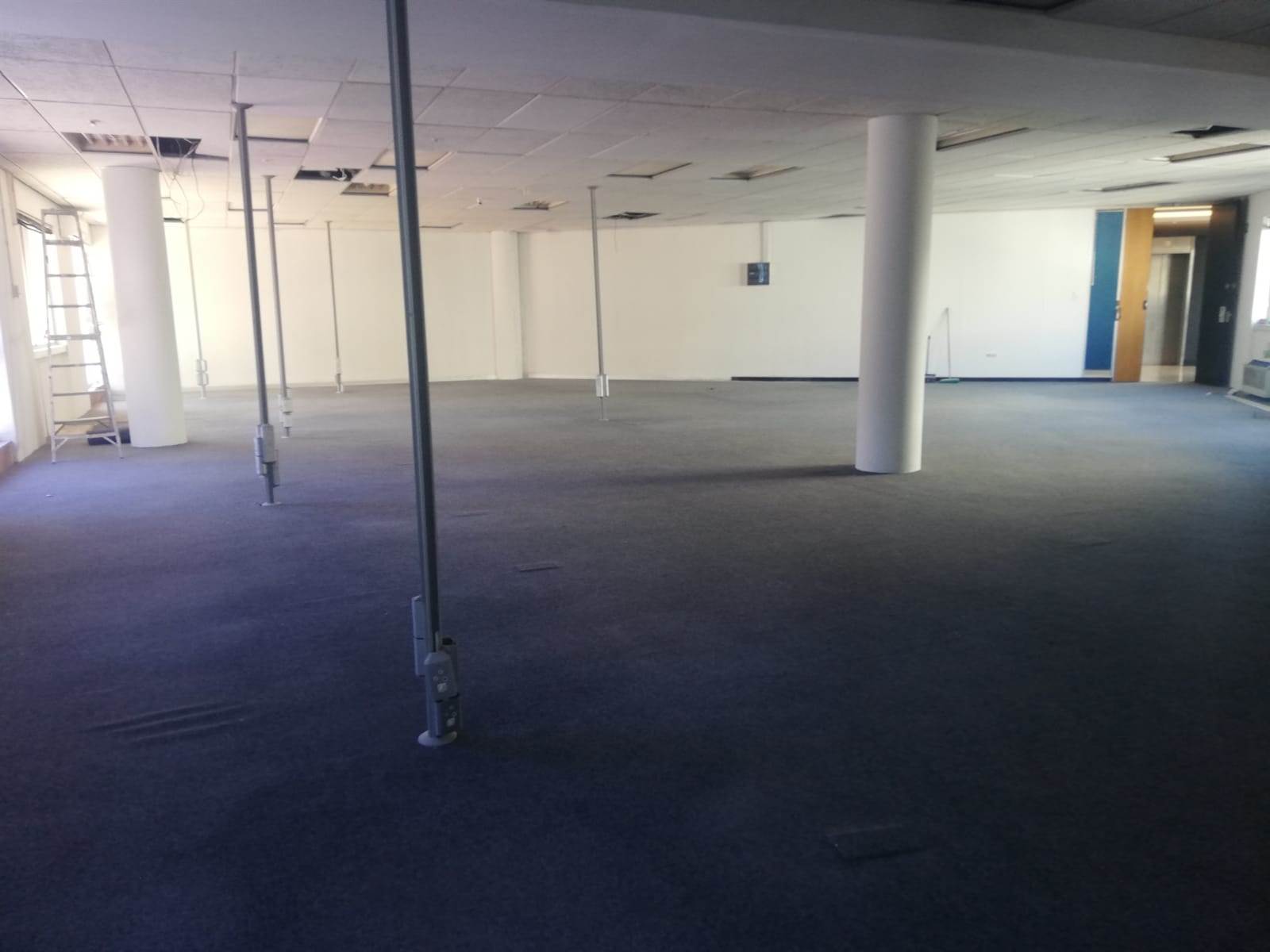 315.26  m² Office Space in Claremont photo number 3