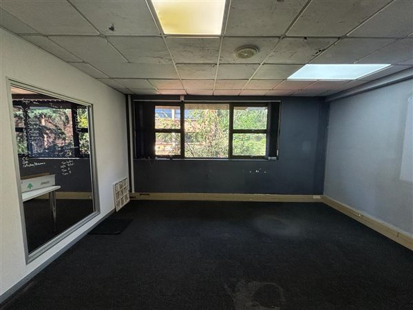 130  m² Commercial space in Houghton Estate
