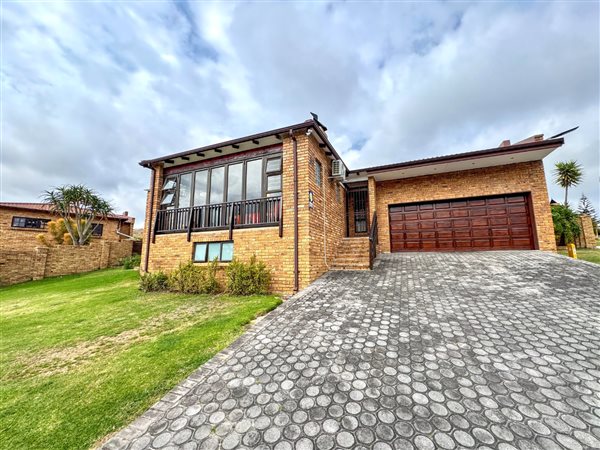 3 Bedroom Townhouse 3 Bedroom Townhouse