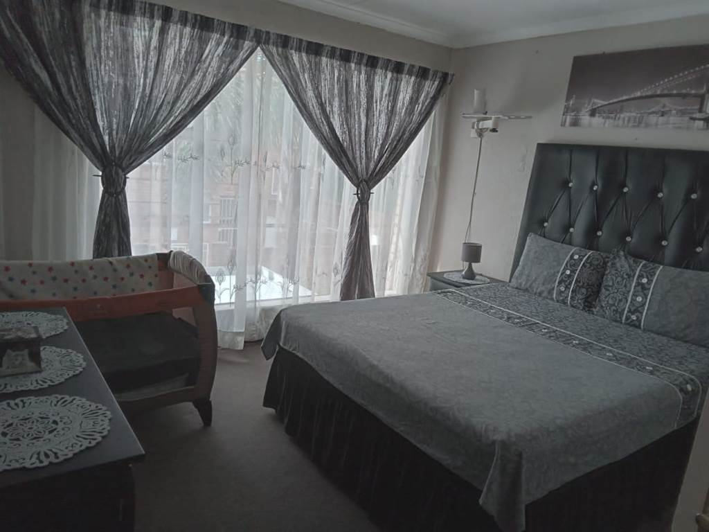 2 Bed Townhouse in Benoni Central photo number 18
