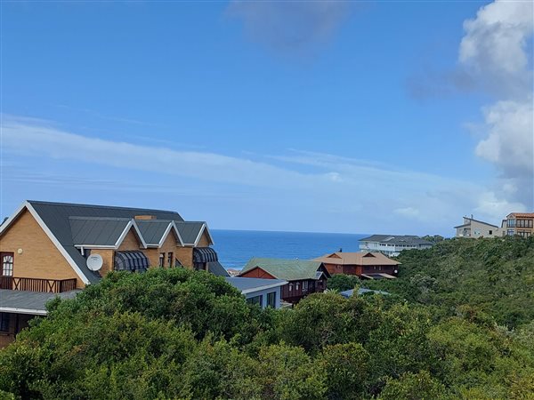 884 m² Land available in Cola Beach