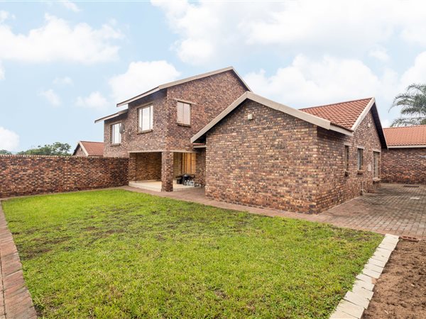 3 Bedroom Townhouse 3 Bedroom Townhouse