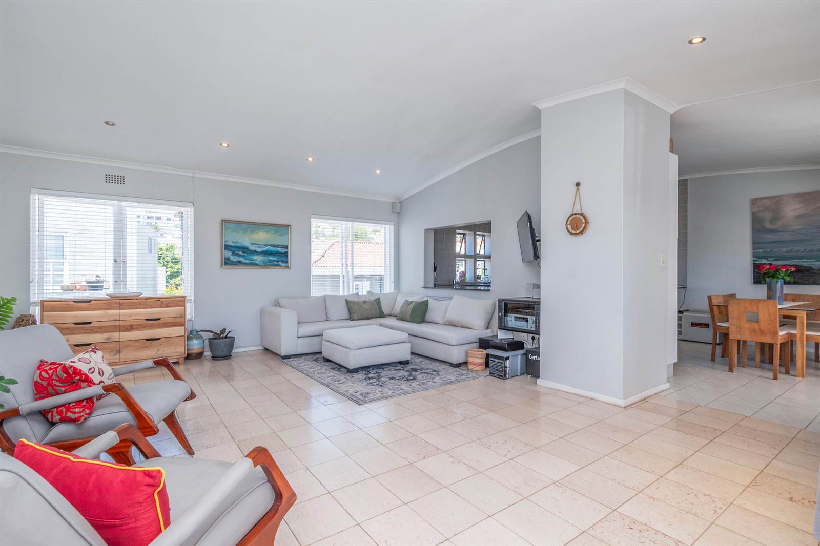 2 Bed Apartment in Fresnaye photo number 9