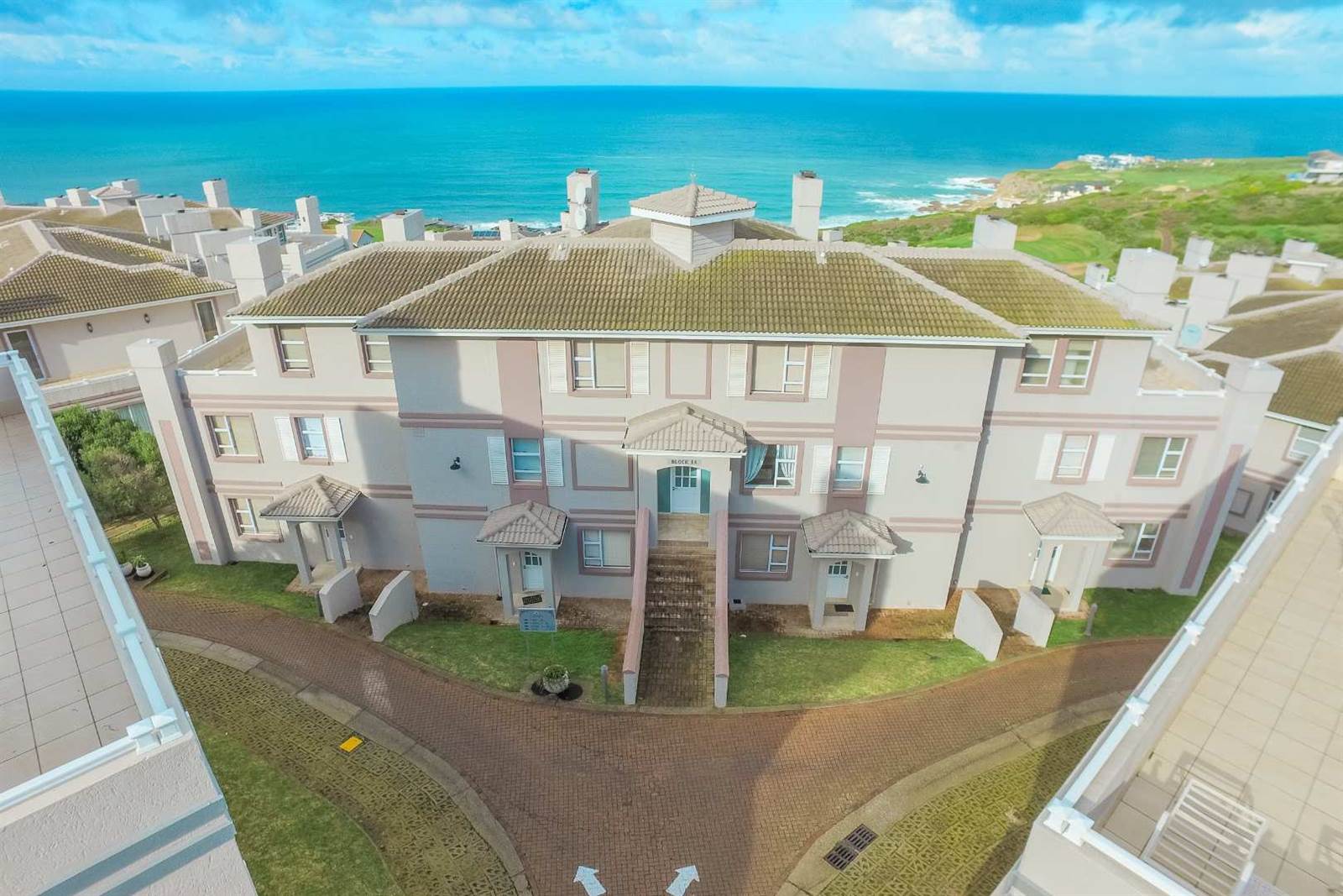 4 Bed Apartment in Pinnacle Point Golf Estate photo number 4