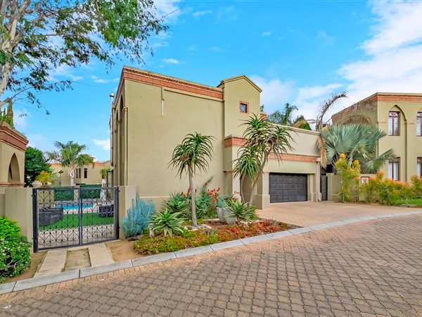 4 Bed Cluster in Eagle Canyon Golf Estate