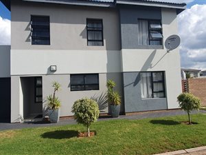 3 Bed House in Thatchfield