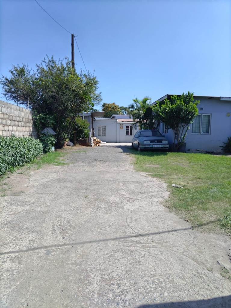 1608 m² Land available in Clairwood photo number 7