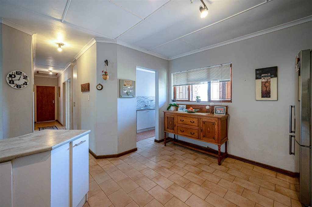 3 Bed House in Protea Heights photo number 6