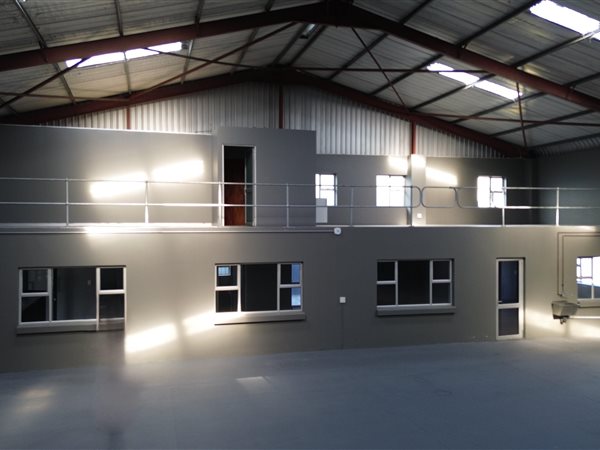 640  m² Commercial space