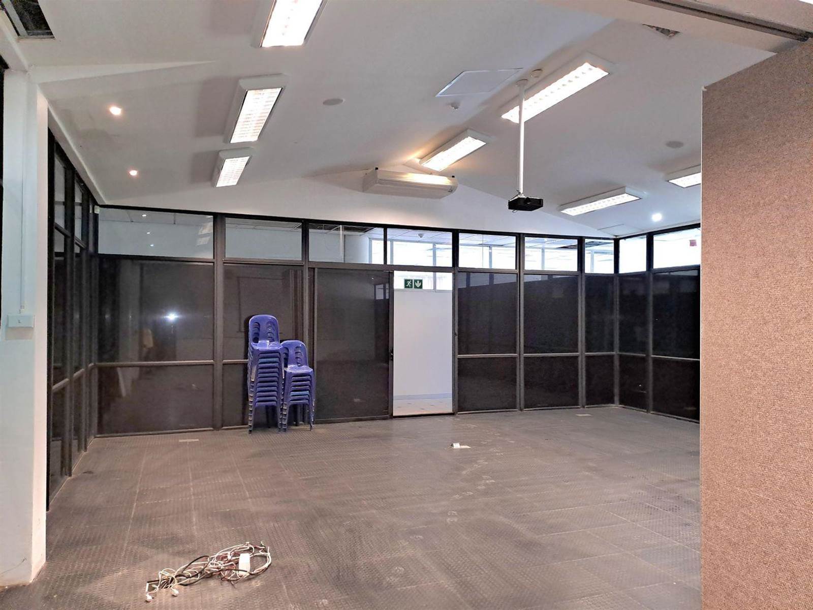 100  m² Commercial space in Caversham Glen photo number 4