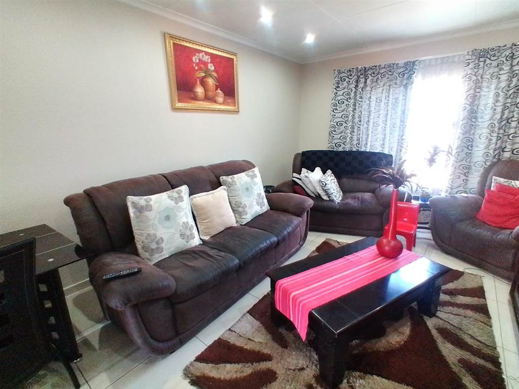 2 Bed Flat in Alberton photo number 6