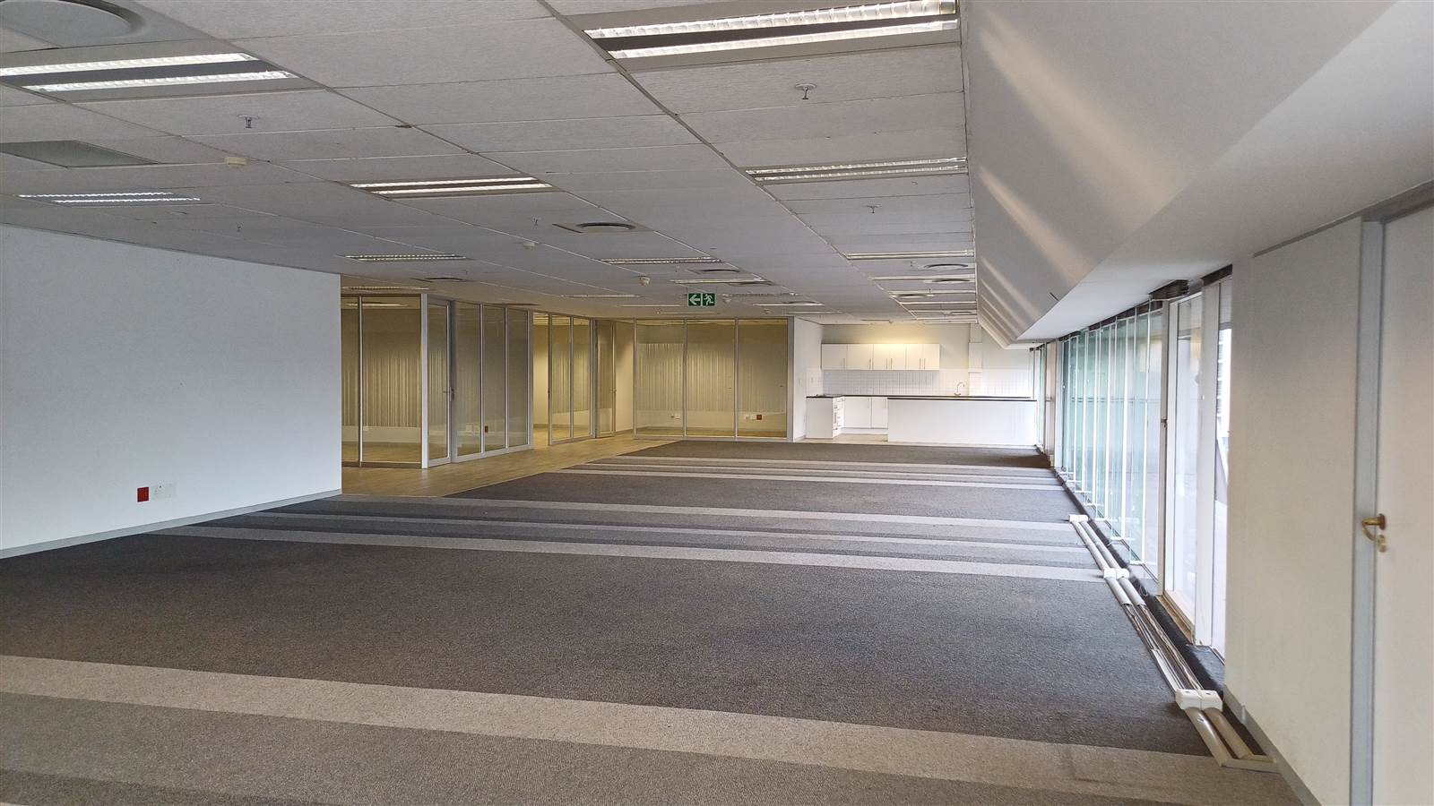 387.6  m² Commercial space in Sandown photo number 3
