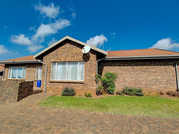 3 Bedroom Townhouse 3 Bedroom Townhouse
