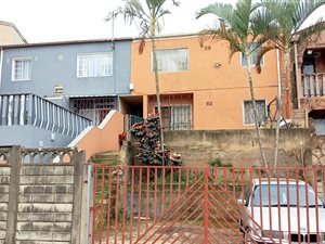 3 Bed Townhouse in Whetstone