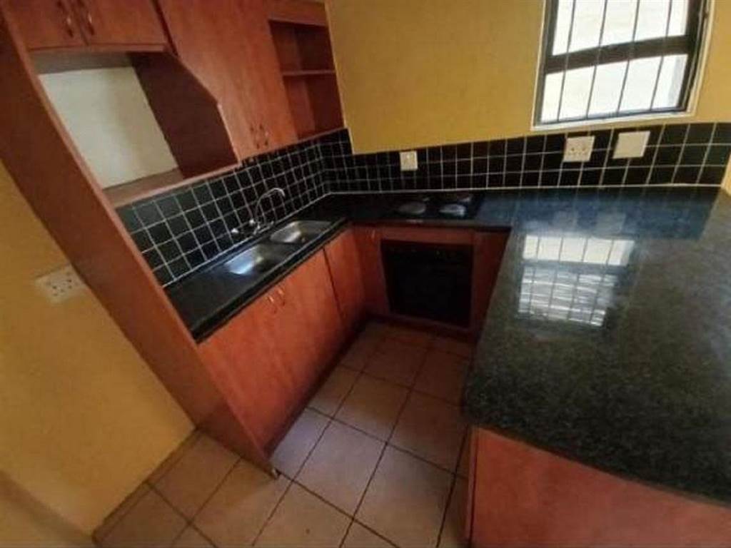 1 Bed Apartment in Pretoria North photo number 2