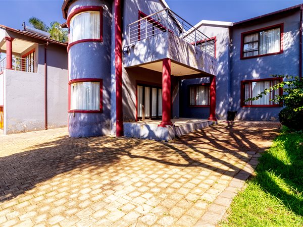 7 Bed House in Wilro Park