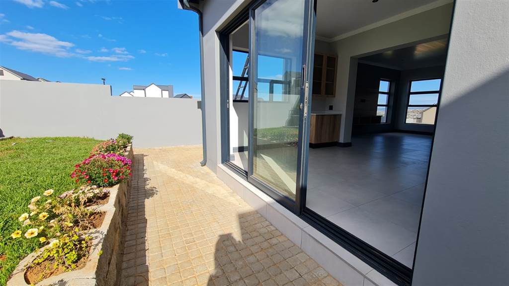 4 Bed House in Hartenbos photo number 26