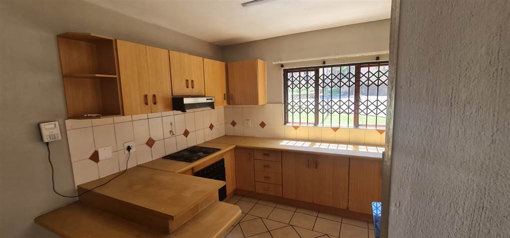 3 Bed Townhouse in Tzaneen photo number 3
