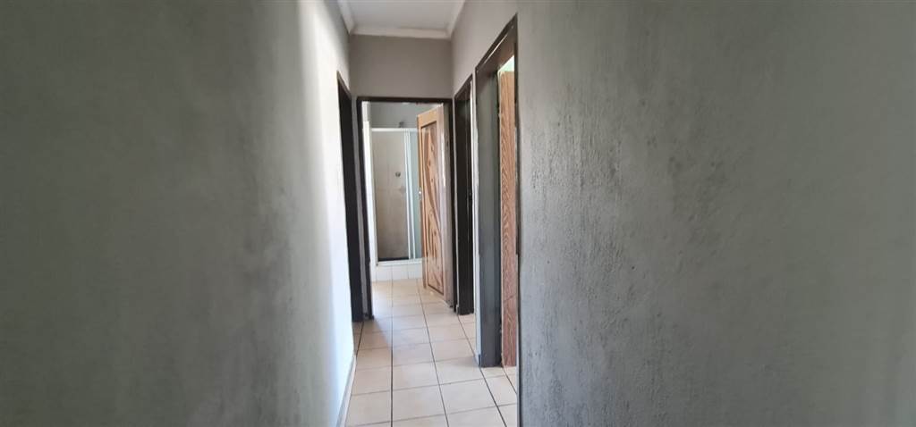 3 Bed Townhouse in Tzaneen photo number 6