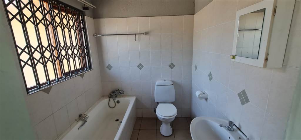 3 Bed Townhouse in Tzaneen photo number 18