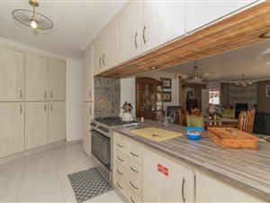 5 Bed House in Presidents Dam