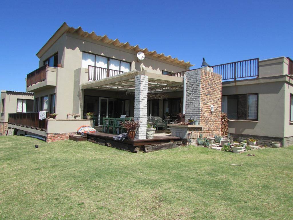 4 Bed House in Port Alfred photo number 2