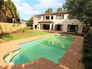 4 Bed House in Silver Lakes Golf Estate