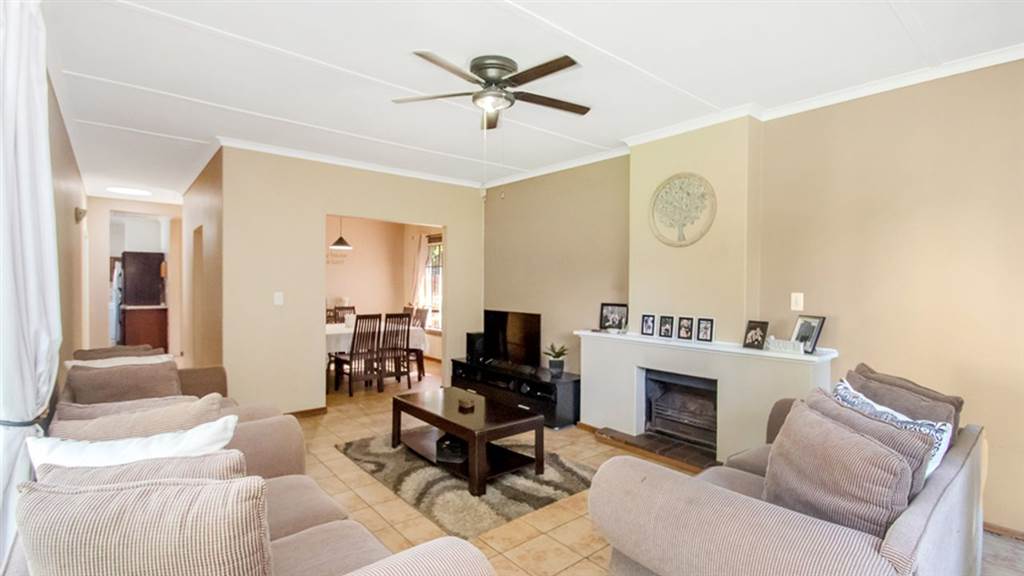 4 Bed House in Randpark Ridge photo number 4