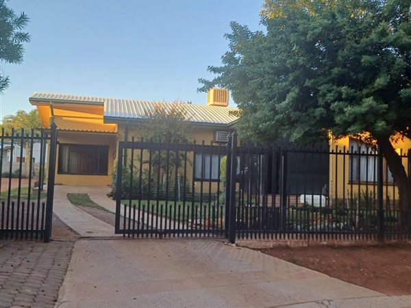 5 Bedroom House 5 Bedroom House