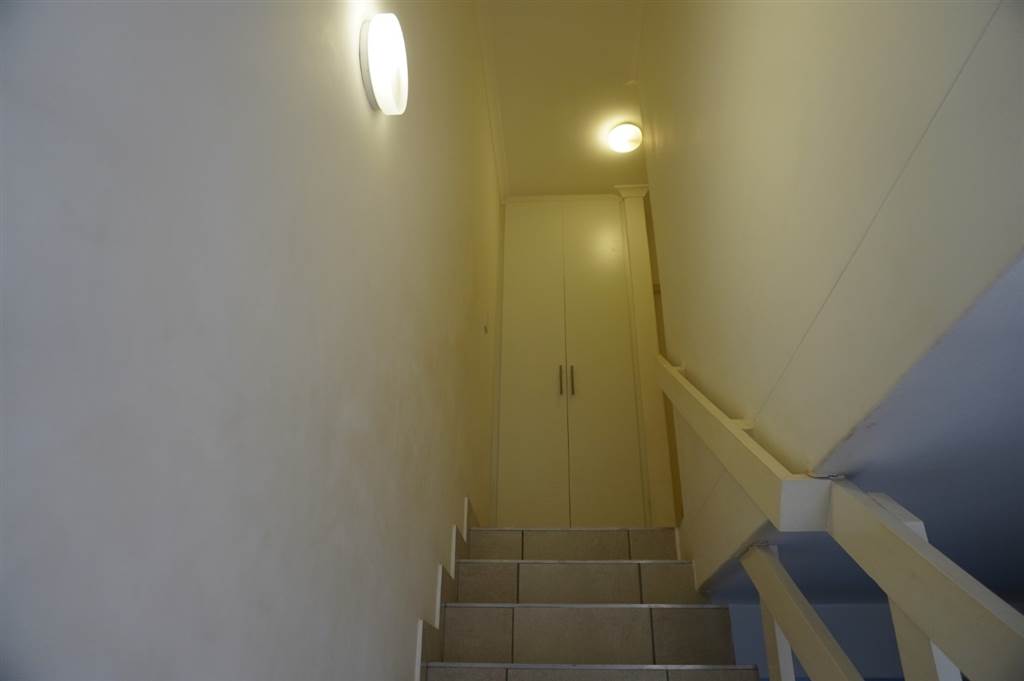 2 Bed Apartment in Stratford Green photo number 10